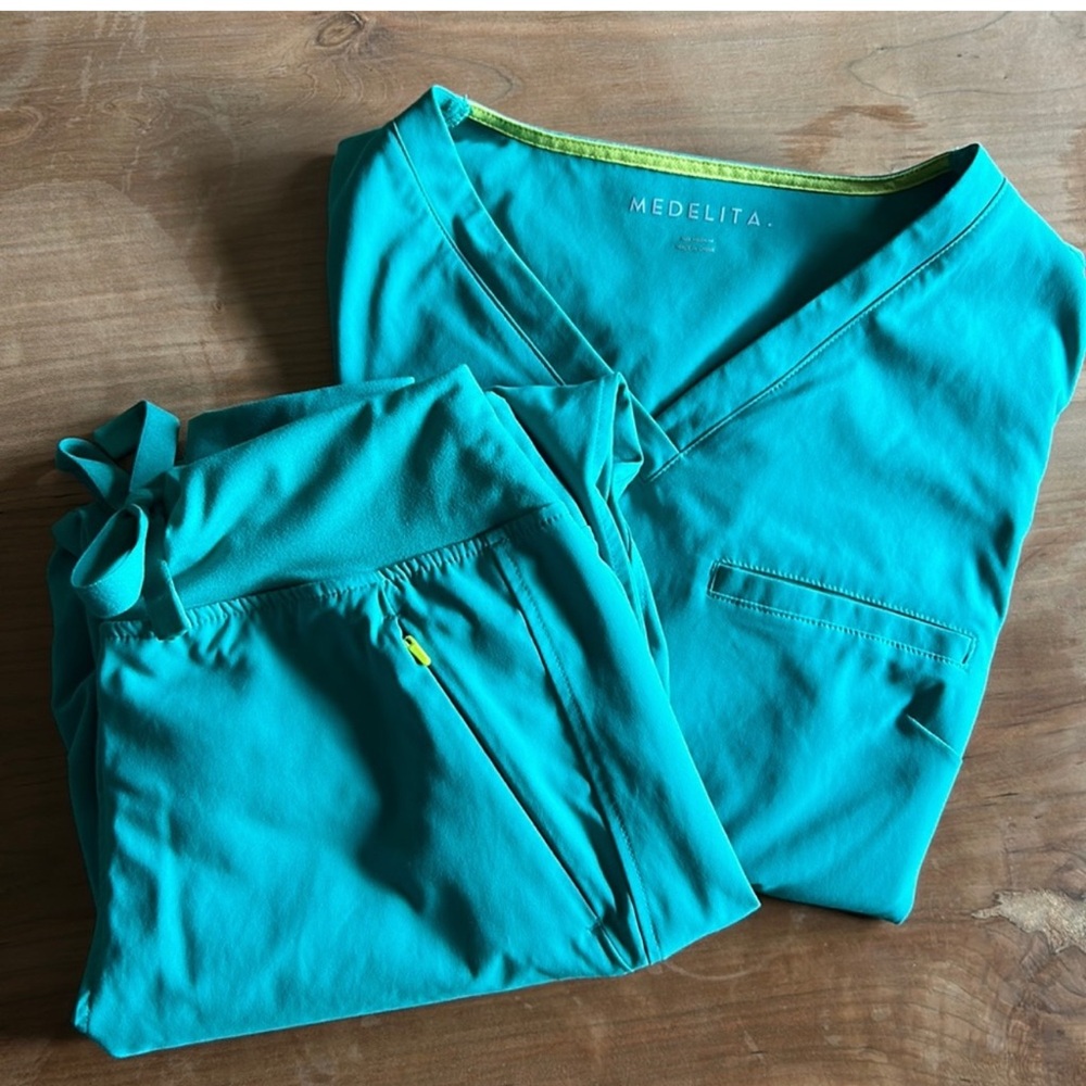 Medelita Women's Teal Scrub Set